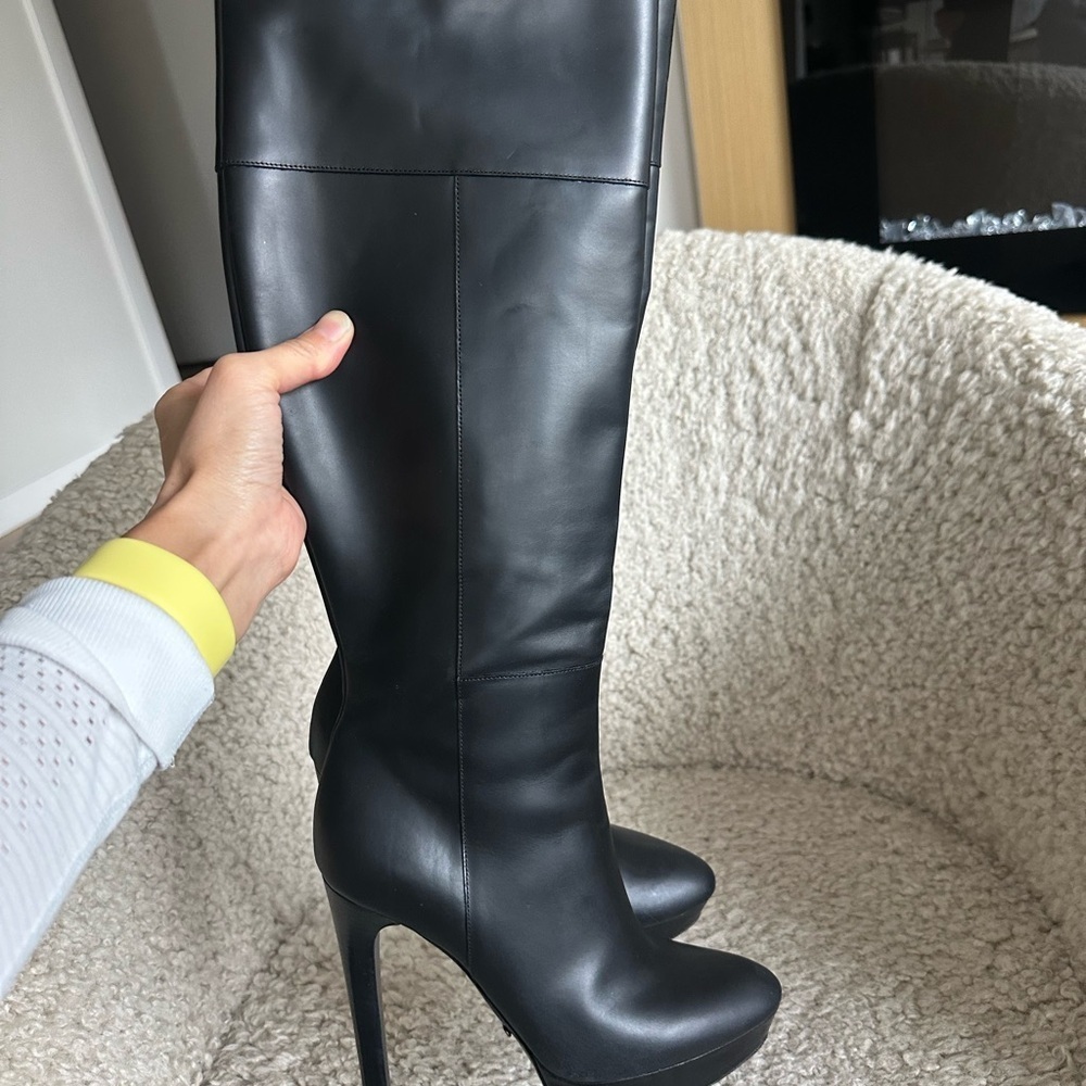 Burberry black leather platform / high heel boots Size 37.5 - Picture 2 of 15
